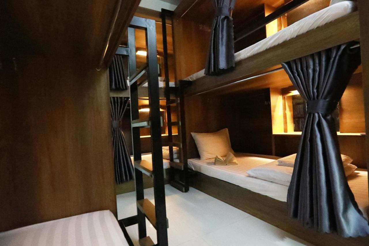 Bui Vien Street Hostel โฮจิมินห์ซิตี้ ภายนอก รูปภาพ