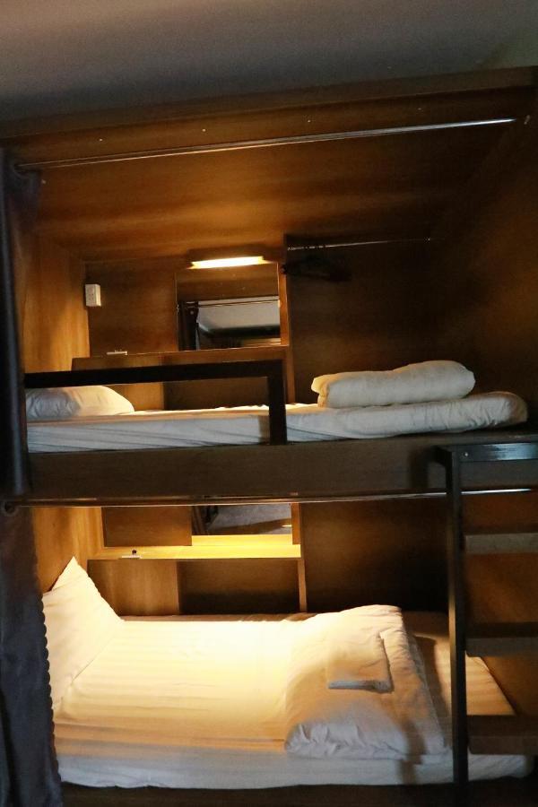 Bui Vien Street Hostel โฮจิมินห์ซิตี้ ภายนอก รูปภาพ