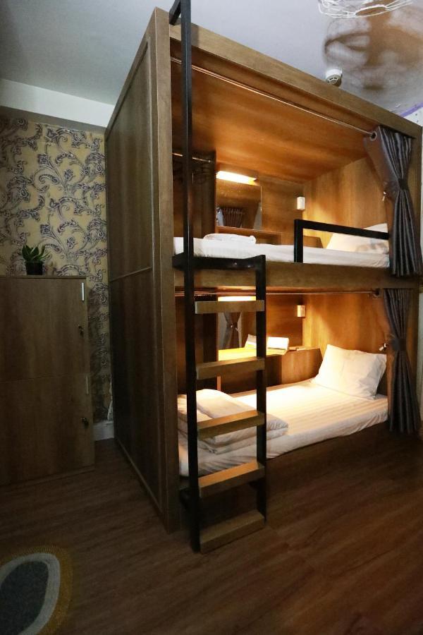 Bui Vien Street Hostel โฮจิมินห์ซิตี้ ภายนอก รูปภาพ
