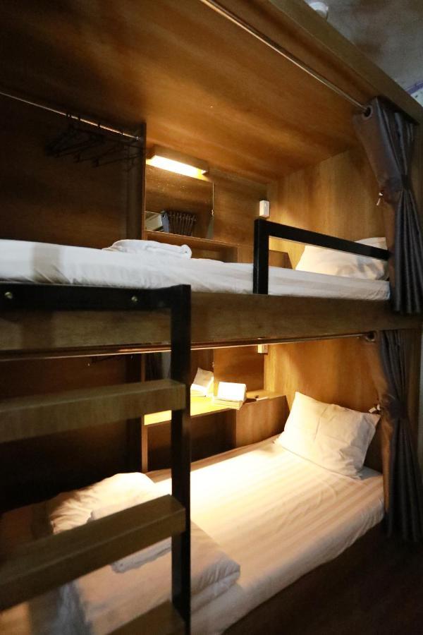 Bui Vien Street Hostel โฮจิมินห์ซิตี้ ภายนอก รูปภาพ