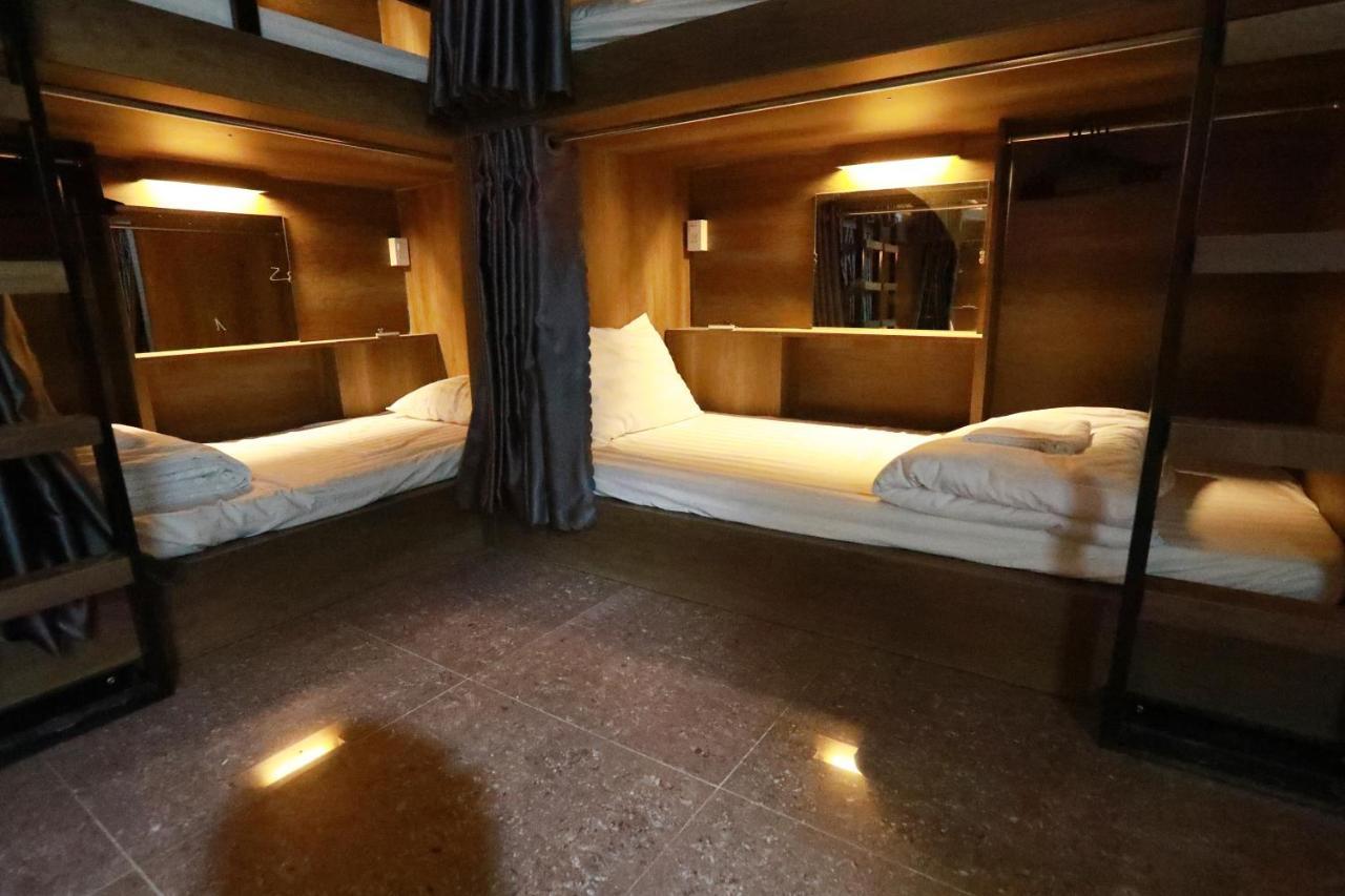 Bui Vien Street Hostel โฮจิมินห์ซิตี้ ภายนอก รูปภาพ