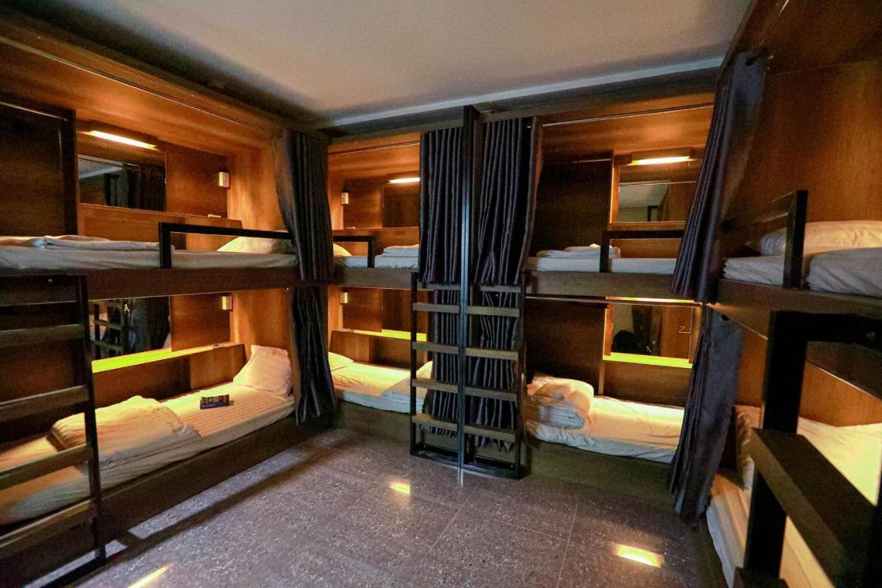 Bui Vien Street Hostel โฮจิมินห์ซิตี้ ภายนอก รูปภาพ
